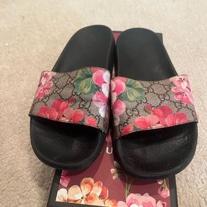 Gucci Bloom Slides